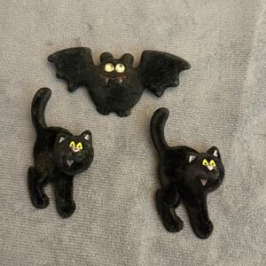 Vintage 1989 Hallmark Halloween Pins‎ Black Cat Bat Flocked Metal Pin Lot of 3